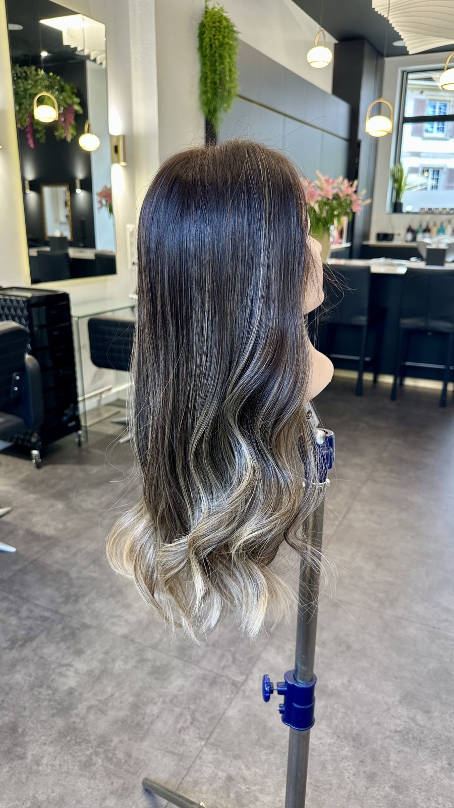 Balayage froid sur une perruque en cheveux naturels